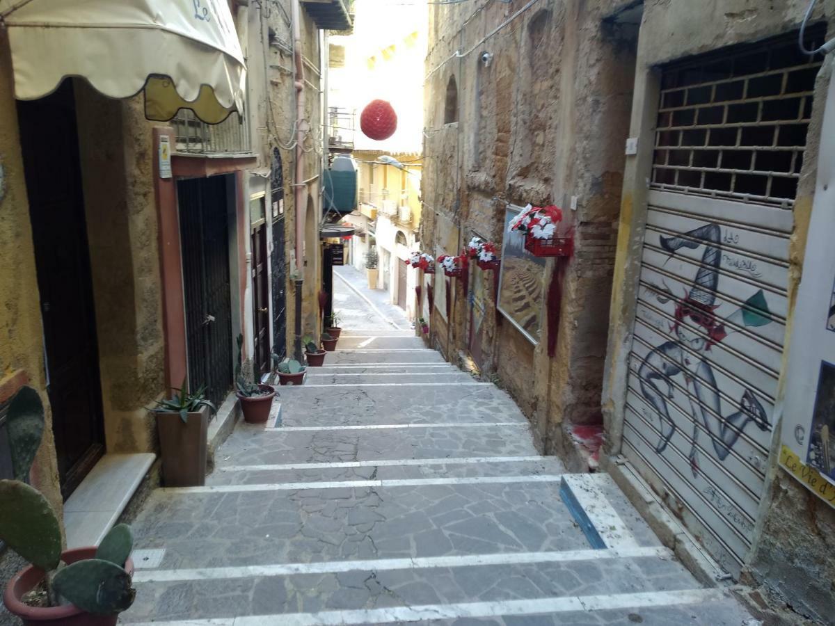 Una Scala Dal Centro Agrigento Exterior photo